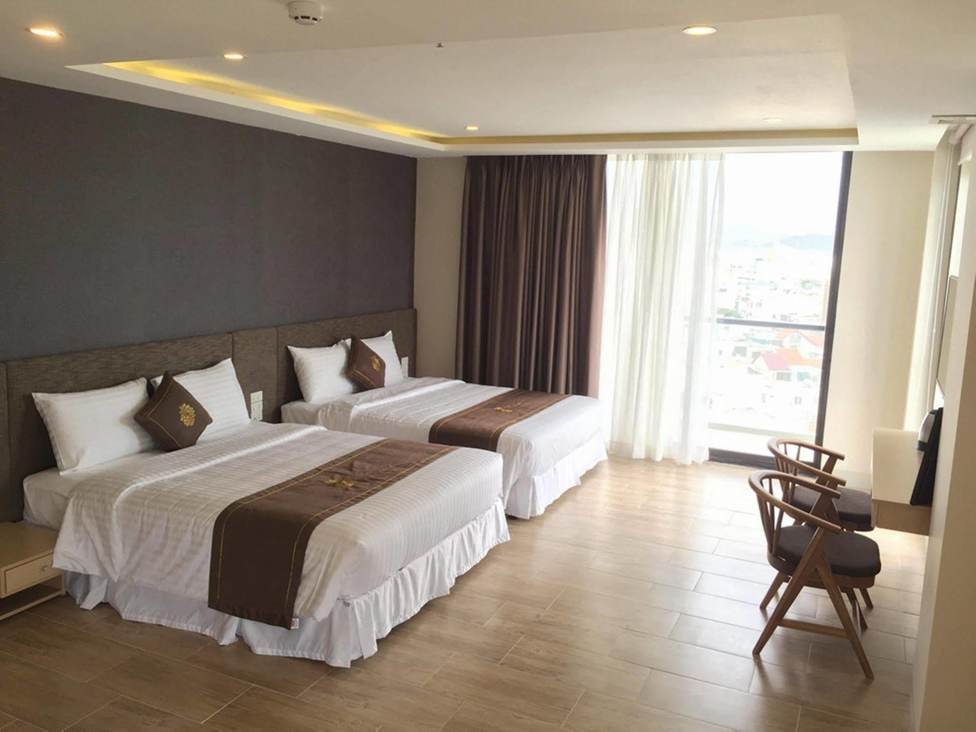 Daisy Hotel Nha Trang Esterno foto