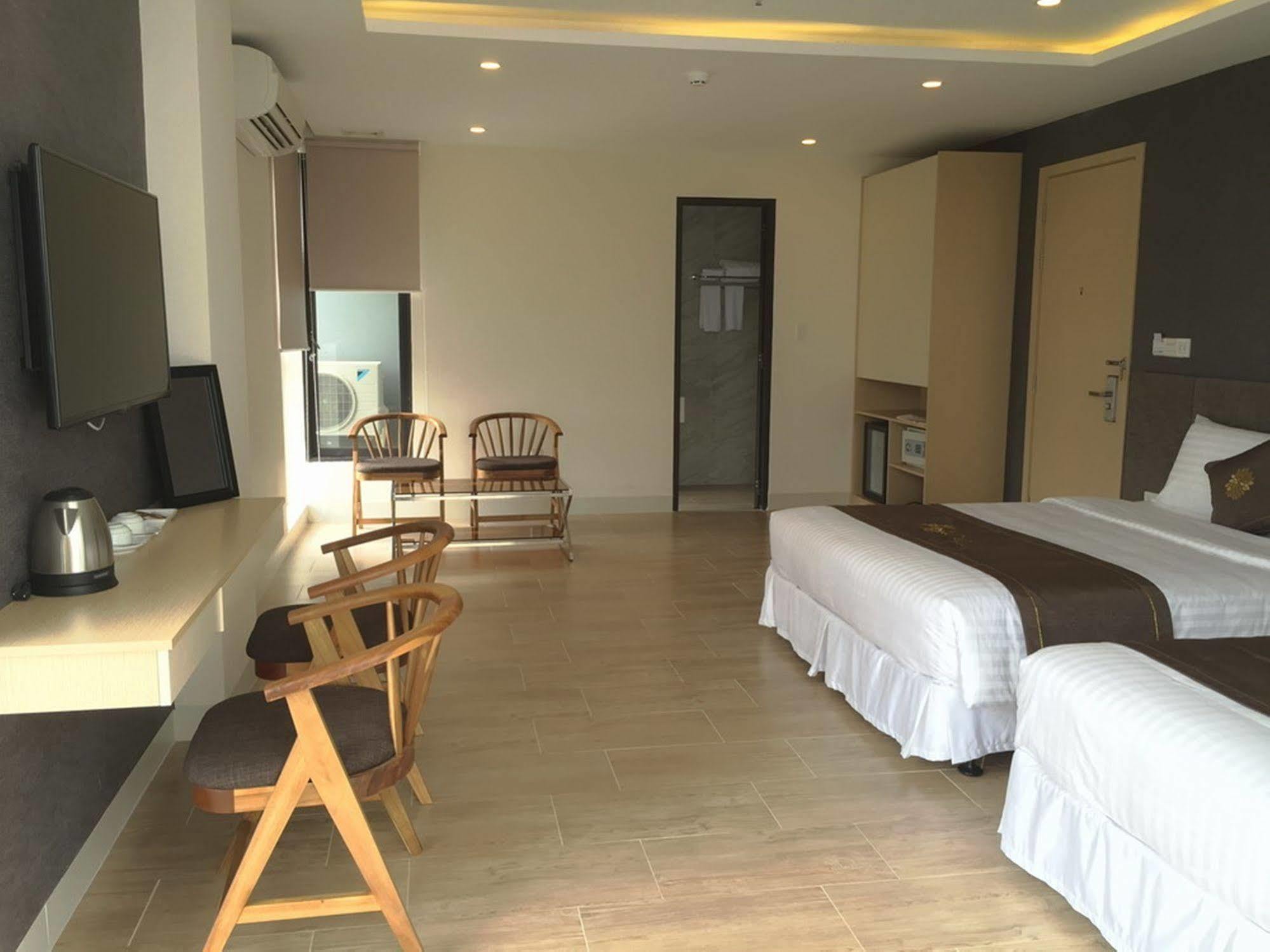 Daisy Hotel Nha Trang Esterno foto