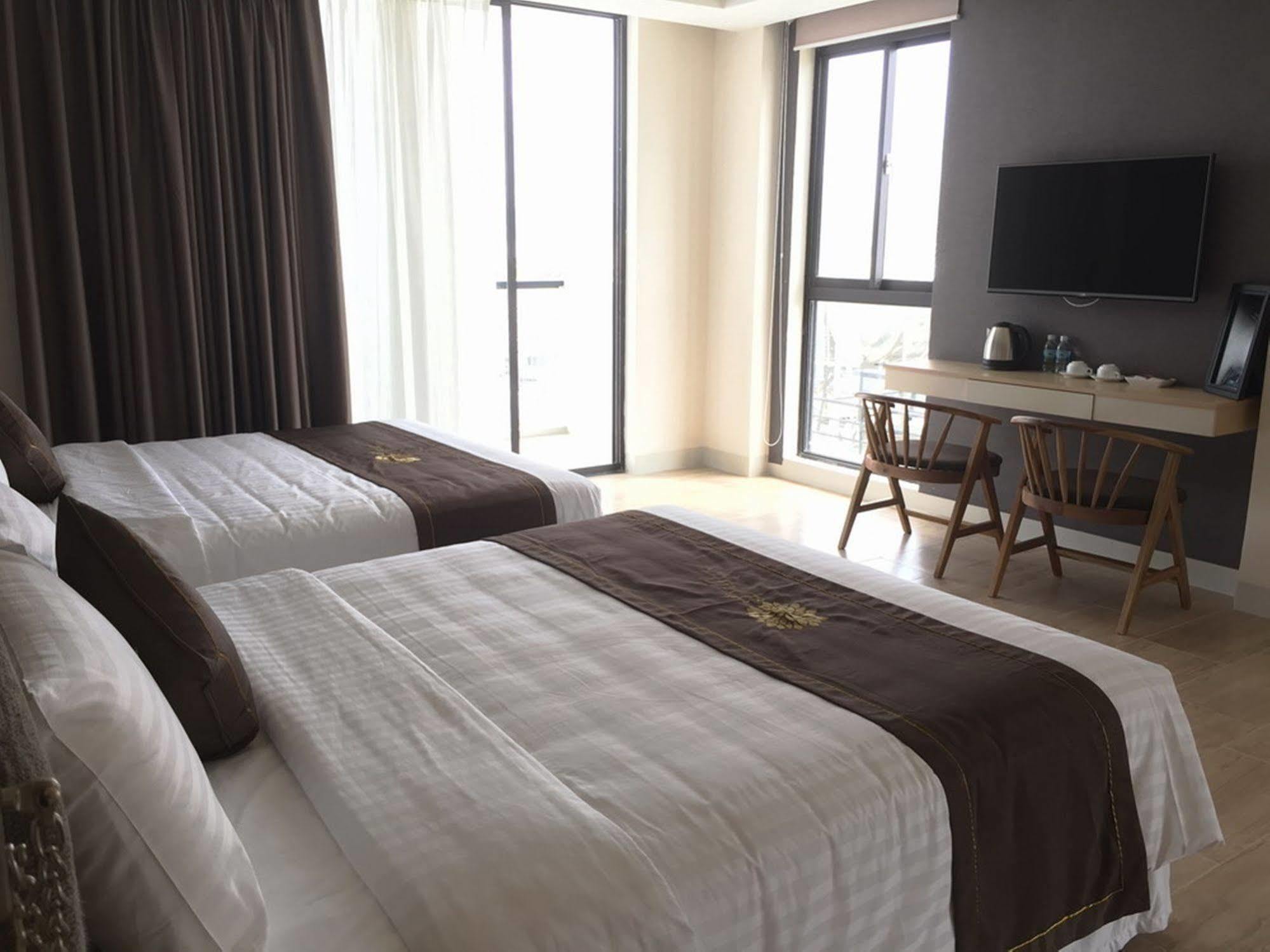 Daisy Hotel Nha Trang Esterno foto