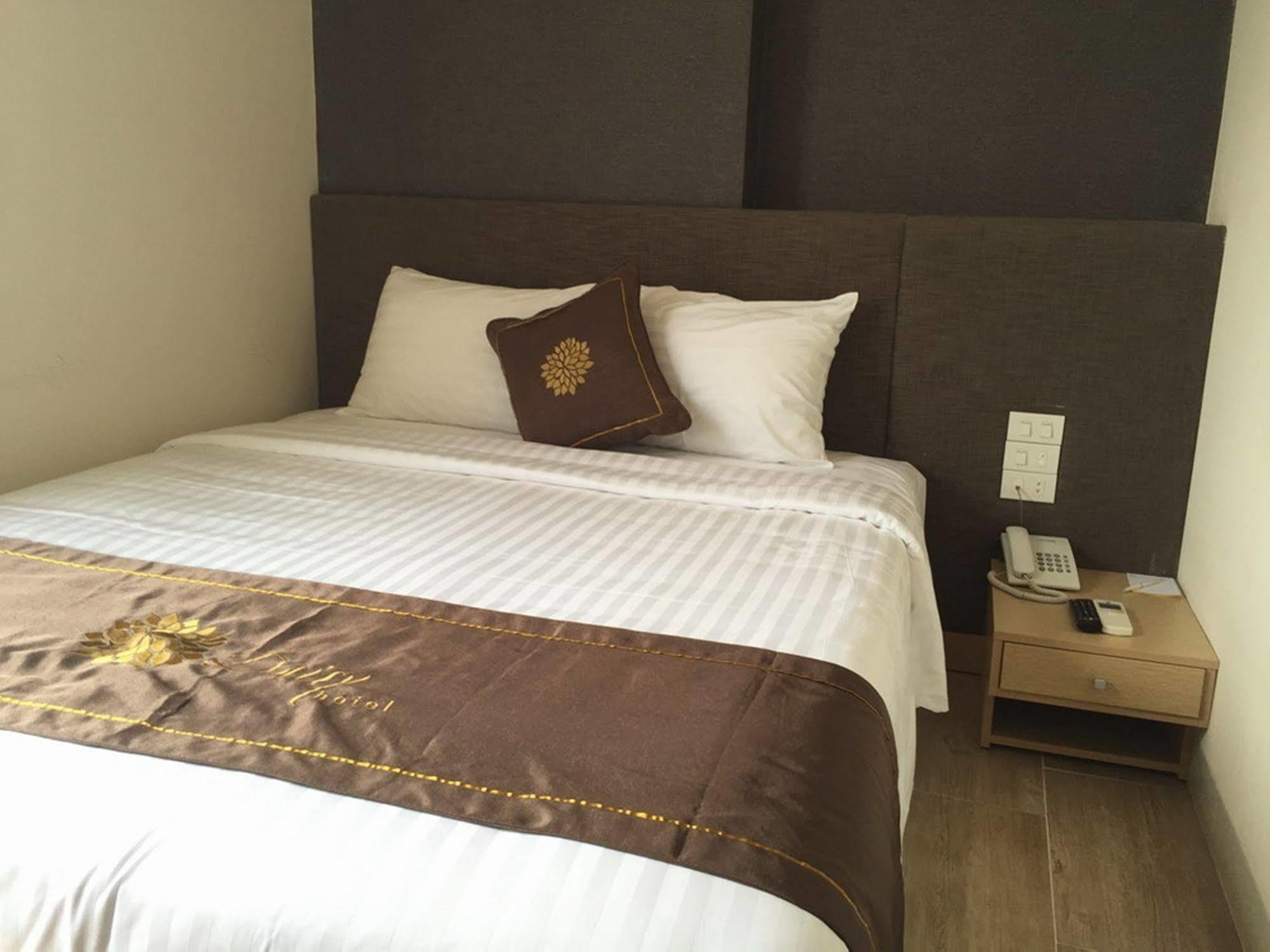 Daisy Hotel Nha Trang Esterno foto