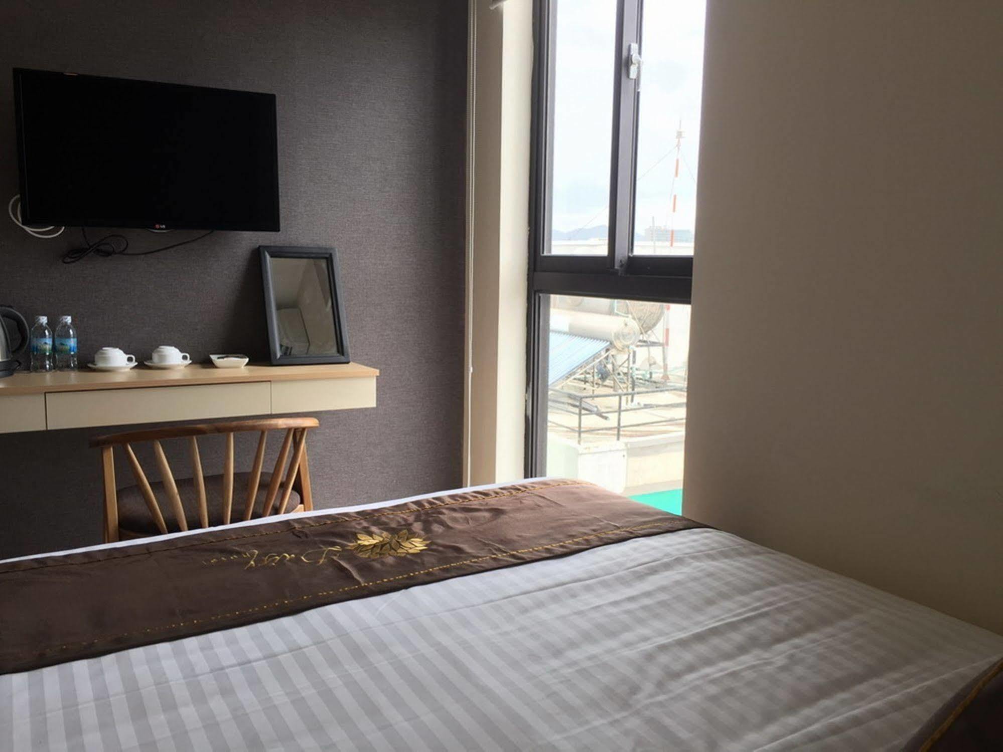 Daisy Hotel Nha Trang Esterno foto