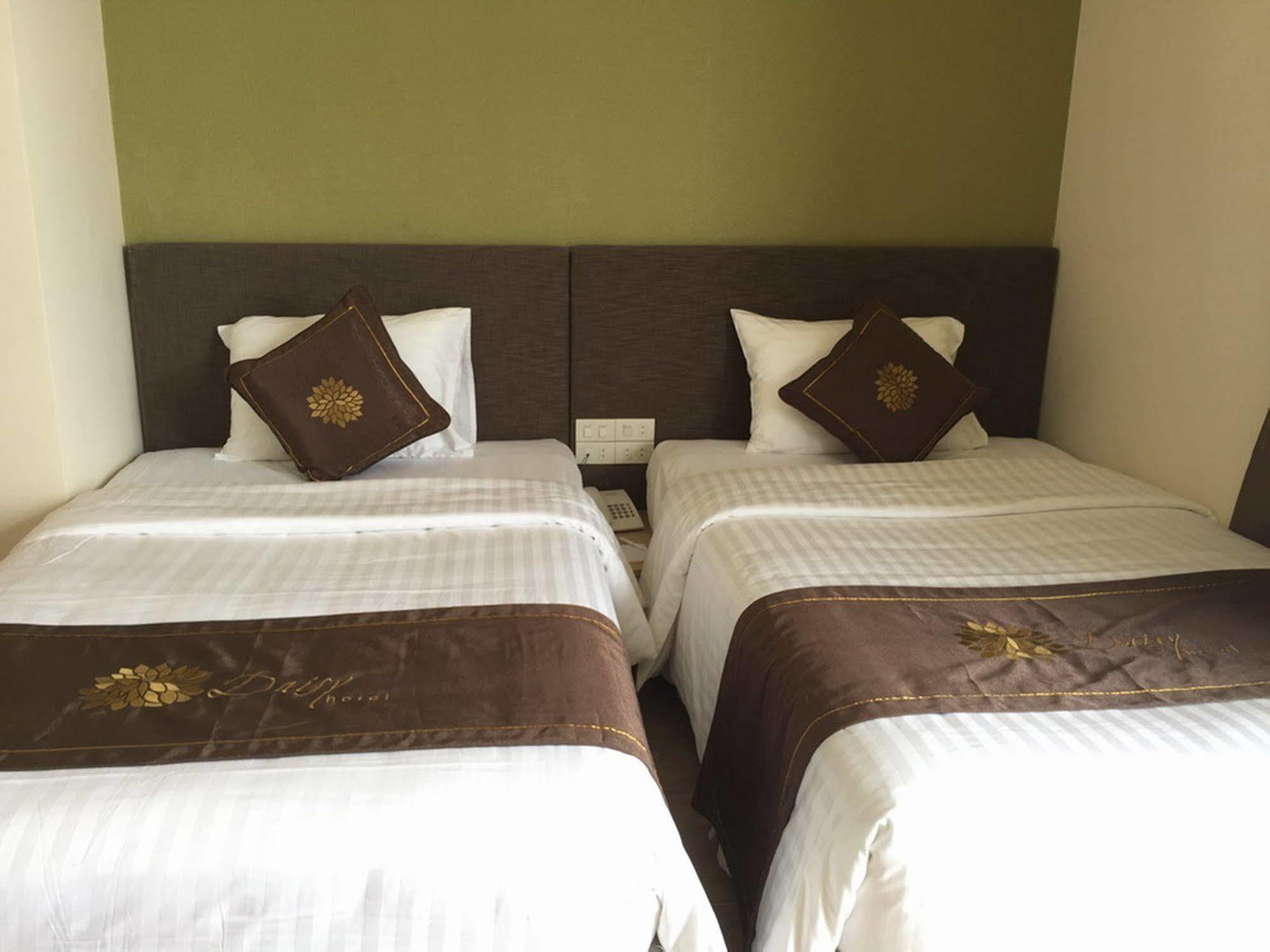 Daisy Hotel Nha Trang Esterno foto