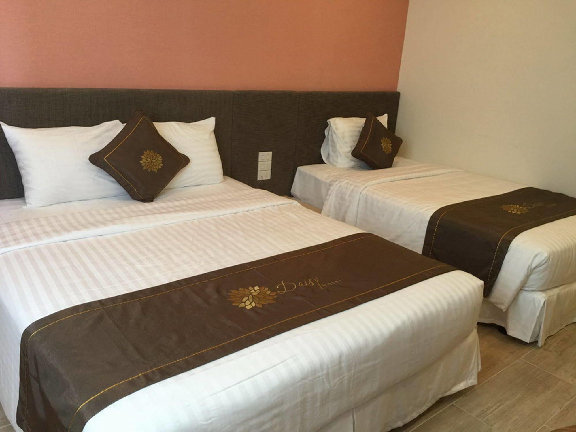 Daisy Hotel Nha Trang Esterno foto
