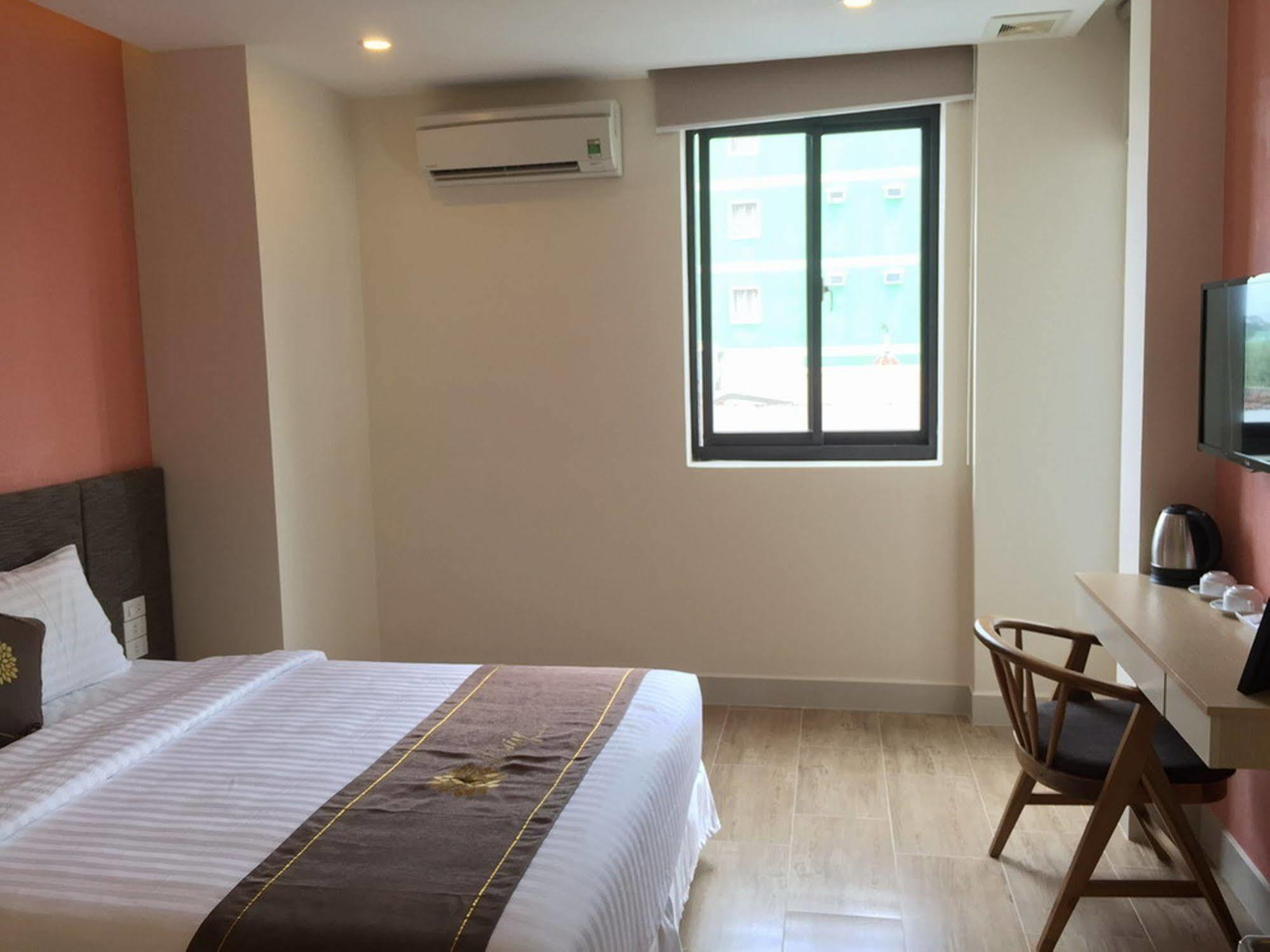 Daisy Hotel Nha Trang Esterno foto
