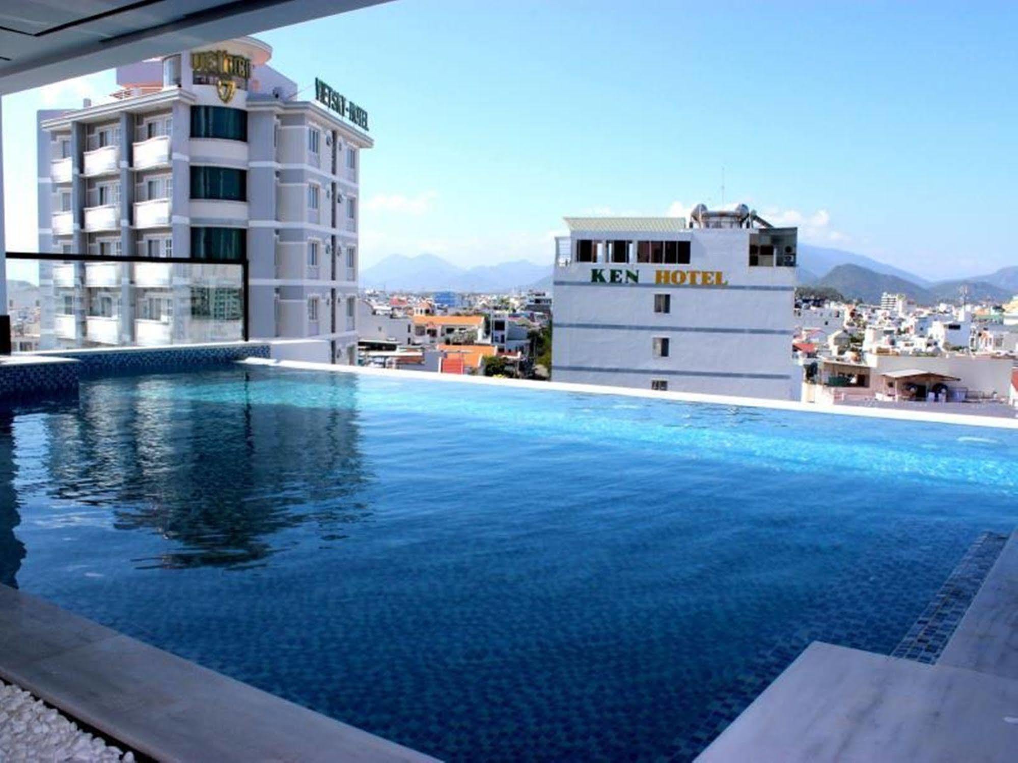 Daisy Hotel Nha Trang Esterno foto