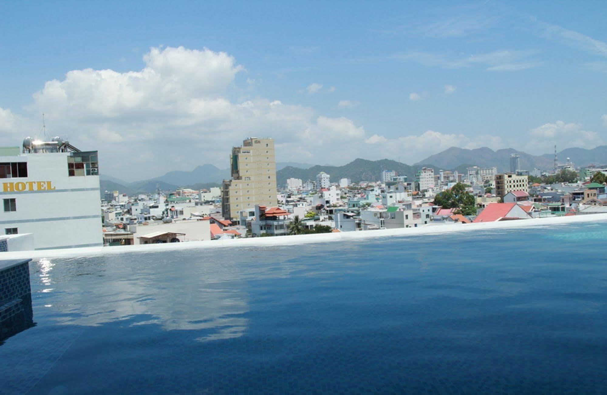 Daisy Hotel Nha Trang Esterno foto