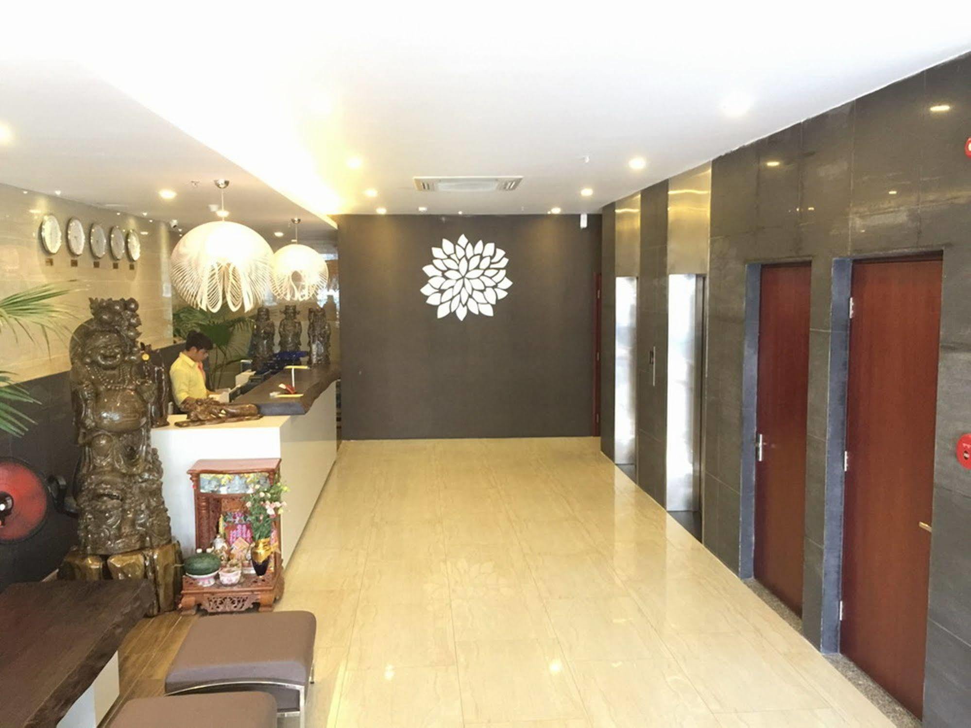 Daisy Hotel Nha Trang Esterno foto