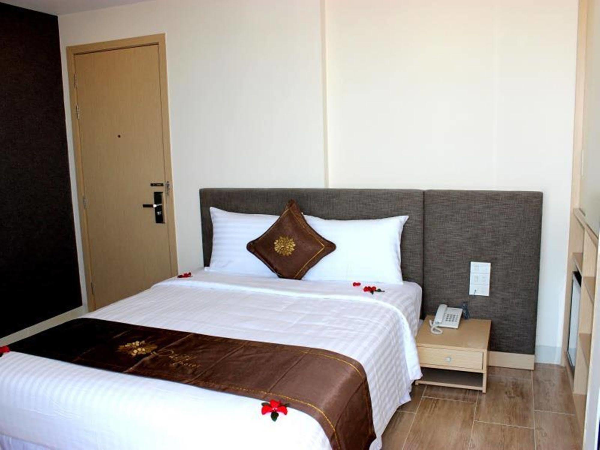 Daisy Hotel Nha Trang Esterno foto