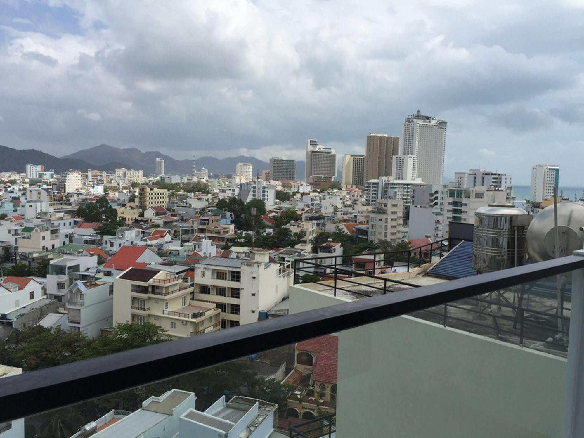 Daisy Hotel Nha Trang Esterno foto
